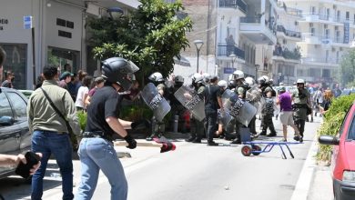 Yunanistan’ın Argos kentinde 20 yaşındaki Theodoris Zavradianos Karambabas’ın ölümünün ardından sokağa çıkan göstericiler ile polis karşı karşıya geldi.