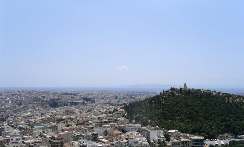 Atina'nın Parthenon'dan görünen konut dokusu ve semtleri