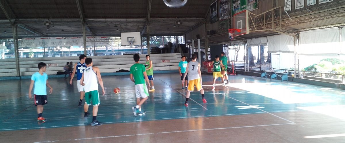 Basketbol sahasında oynanan maç
