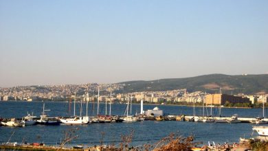 Kalamaria sahilinde marina ve Selanik manzarası