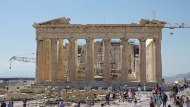 Atina Akropolis'te Parthenon'un sütunları