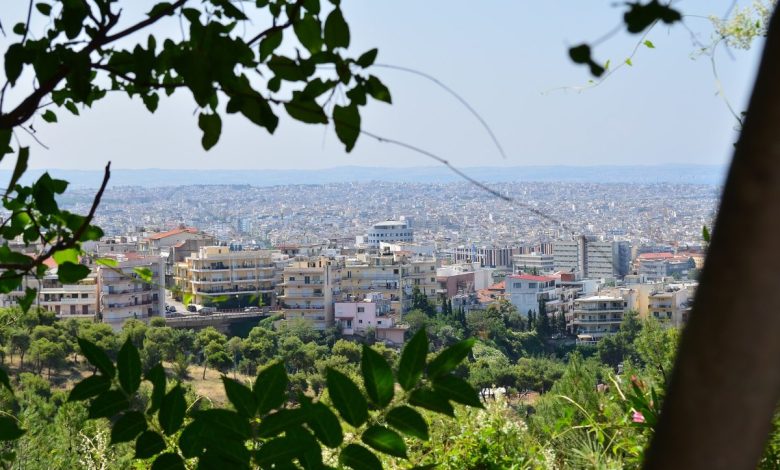 Selanik semtleri: yaşamak için bölge bölge rehber 1 Selanik konut dokusu ve körfez, tepeden görünüm
