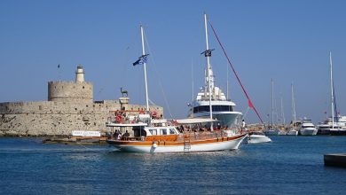 Rodos limanı ve eski şehir surları