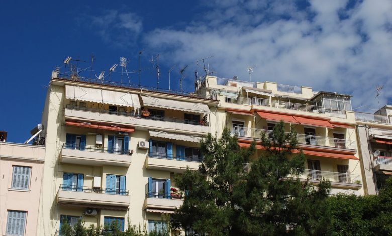 Objektif Değer Nedir: Yunanistan'da Emlak Vergisi Hesabı 1 Selanik'te apartman bloklarının cepheleri