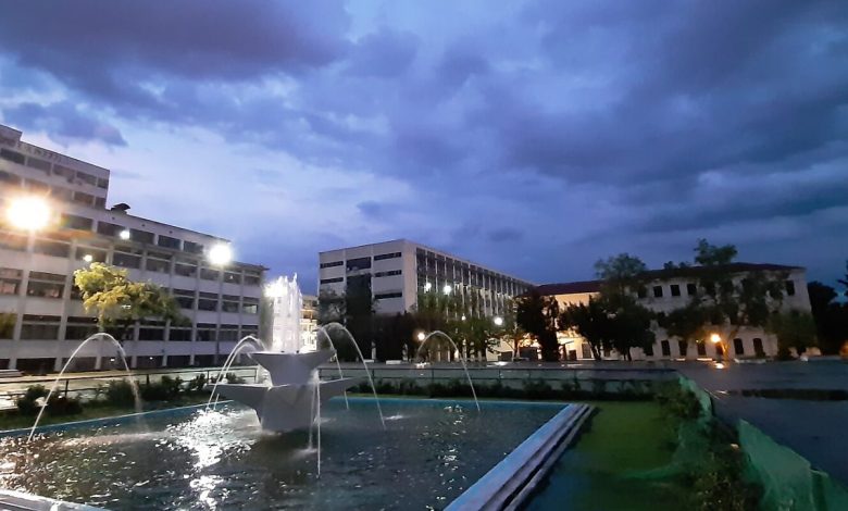 Aristoteles Üniversitesi kampüsünde akşamüstü, Selanik