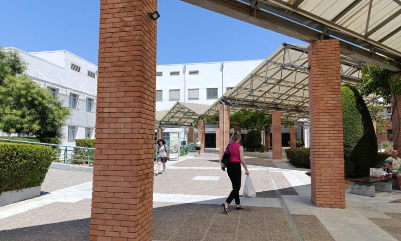 Selanik'te bir kamu hastanesinin giriş bölümü