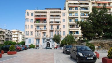 Yunanistan'da tapu işlemleri: devir ve noter süreci 6 Selanik'te apartmanların çevrelediği bir meydan