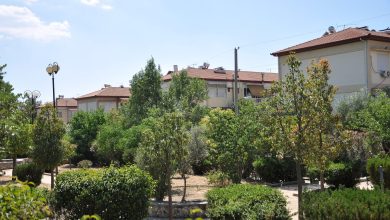 Yunanistan'da ev alırken avukat şart mı: görev ve ücretler 5 Atina Nea Filadelfia semtinde bahçeli apartmanlar