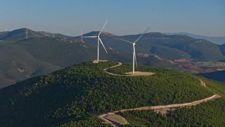 Yunanistan’da rüzgar santralleri için ülke çapında soruşturma 1 Yunanistan’da Boeotia’da çıkan büyük yangının ardından rüzgar enerjisi santralleri mercek altına alındı