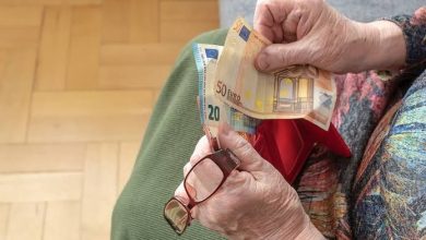 Yunanistan Çalışma Bakanlığının dul aylıklarına ilişkin yeni düzenlemesi 28 Ağustos ödemeleriyle birlikte uygulanmaya başlayacak.